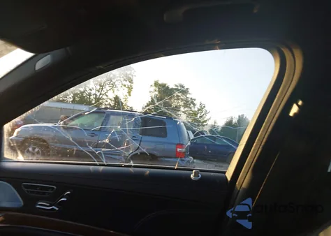 2015 Mercedes-Benz S 550 4Matic z USA, uszkodzony, nr VIN WDDUG8FB4FA108098